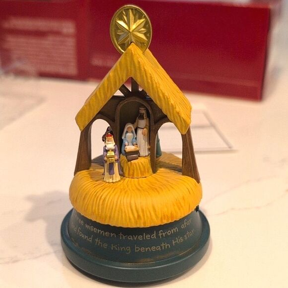 Vintage Hallmark Keepsake Ornament with Magic Sound "The Journey of the Kings" - Picture 5 of 10